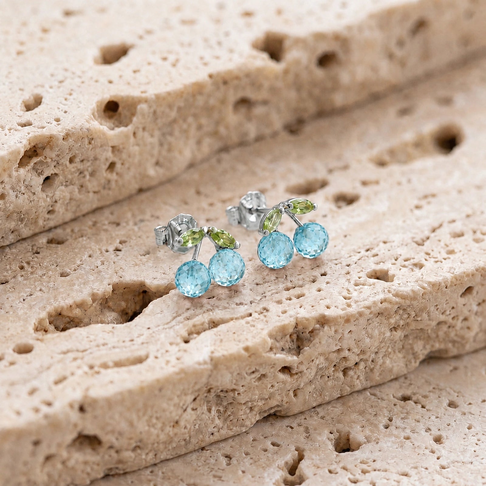 White Gold Peridot & Blue Topaz — Mariadiodata