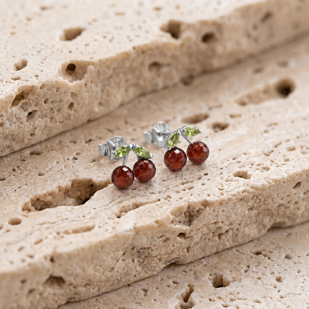 White Gold Peridot & Garnet — Mariadiodata