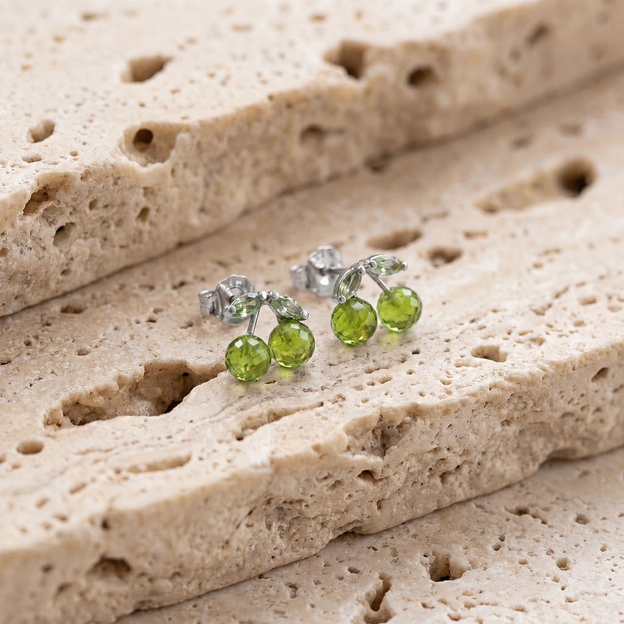 White Gold Peridot — Mariadiodata
