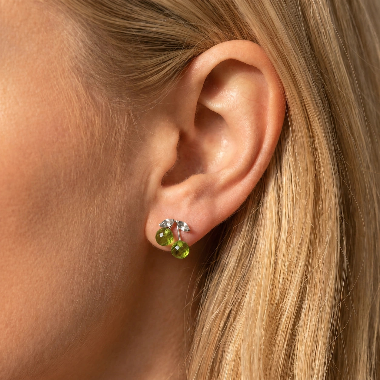 White Gold Peridot — Mariadiodata