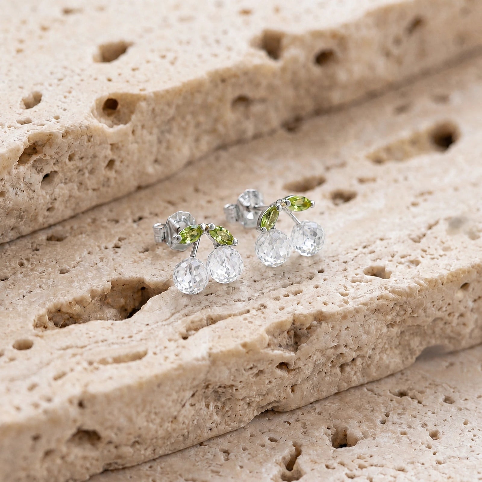 White Gold Peridot & White Topaz — Mariadiodata