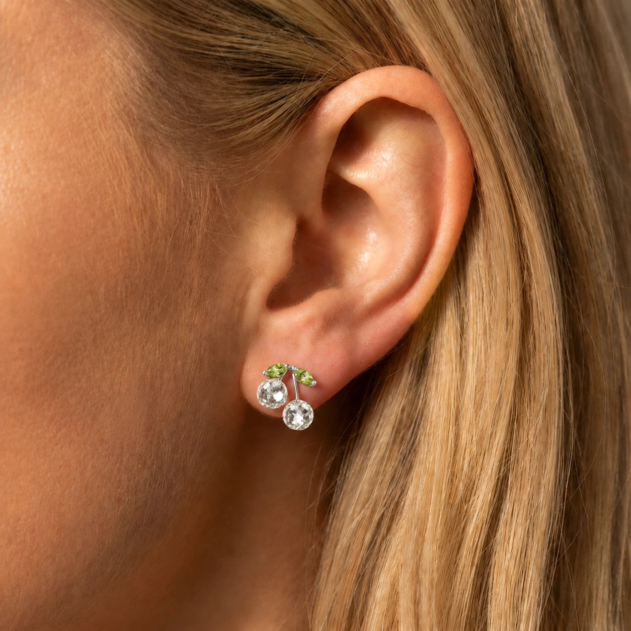 White Gold Peridot & White Topaz — Mariadiodata