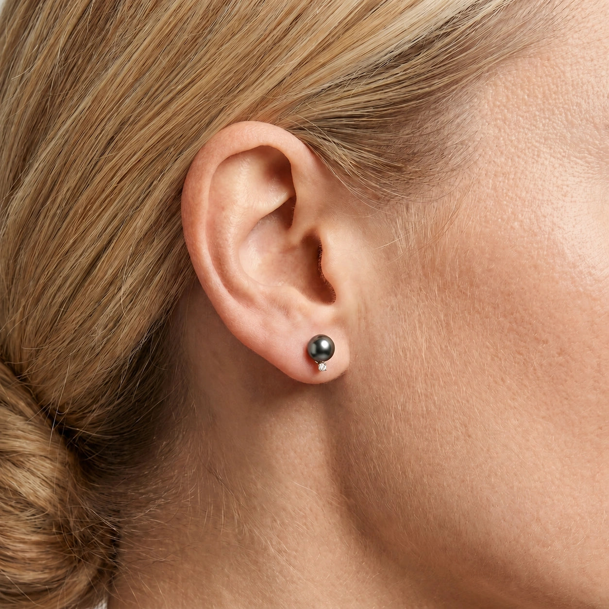 White Gold Bloom Earrings Pearl 10K — Loretta