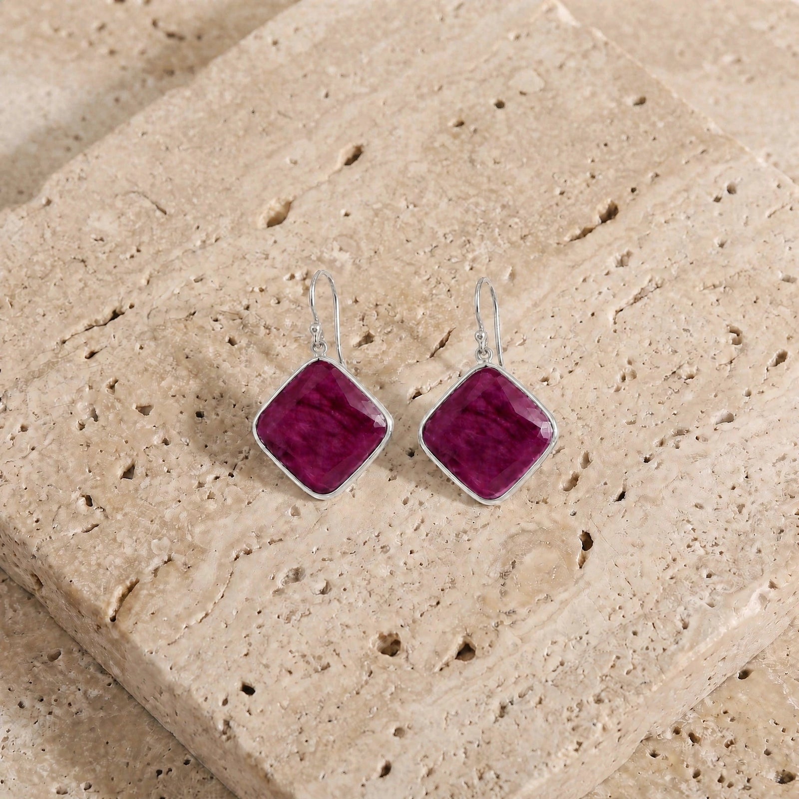 White Gold Ruby — Mariadomitilla