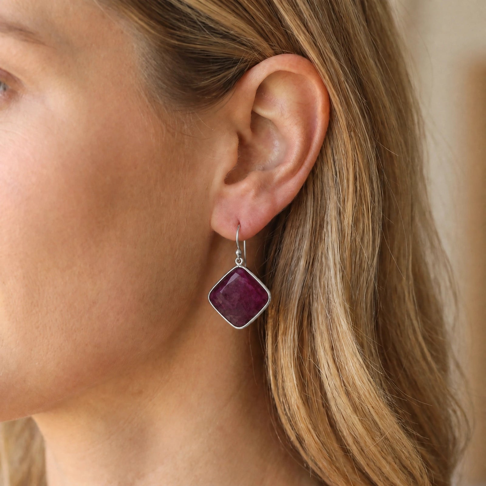 White Gold Ruby — Mariadomitilla