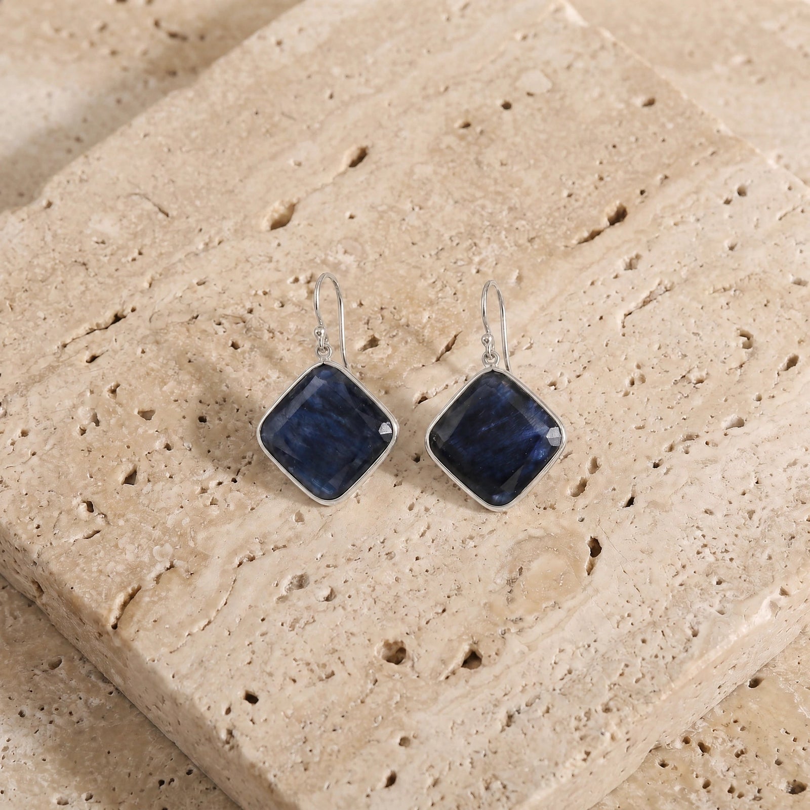 White Gold Sapphire — Mariadomitilla