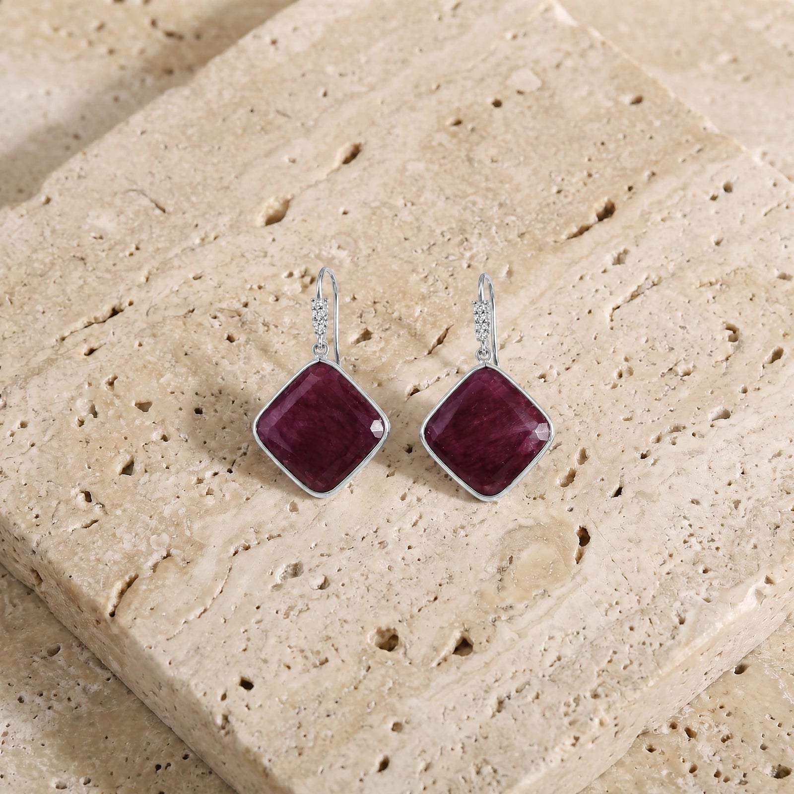 White Gold Ruby & Diamond — Mariadonata