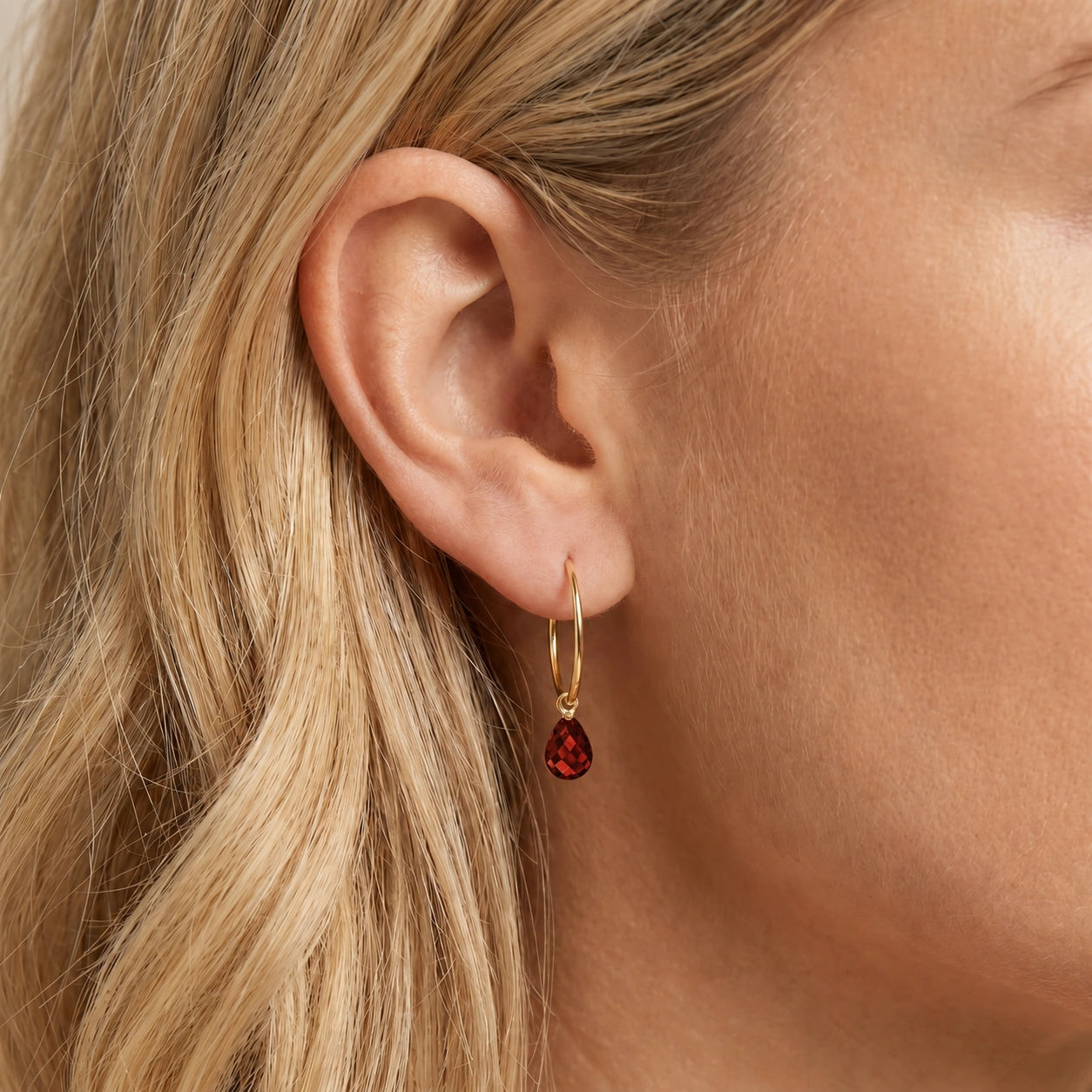 Yellow Gold Earrings Garnet 10K — Marisa