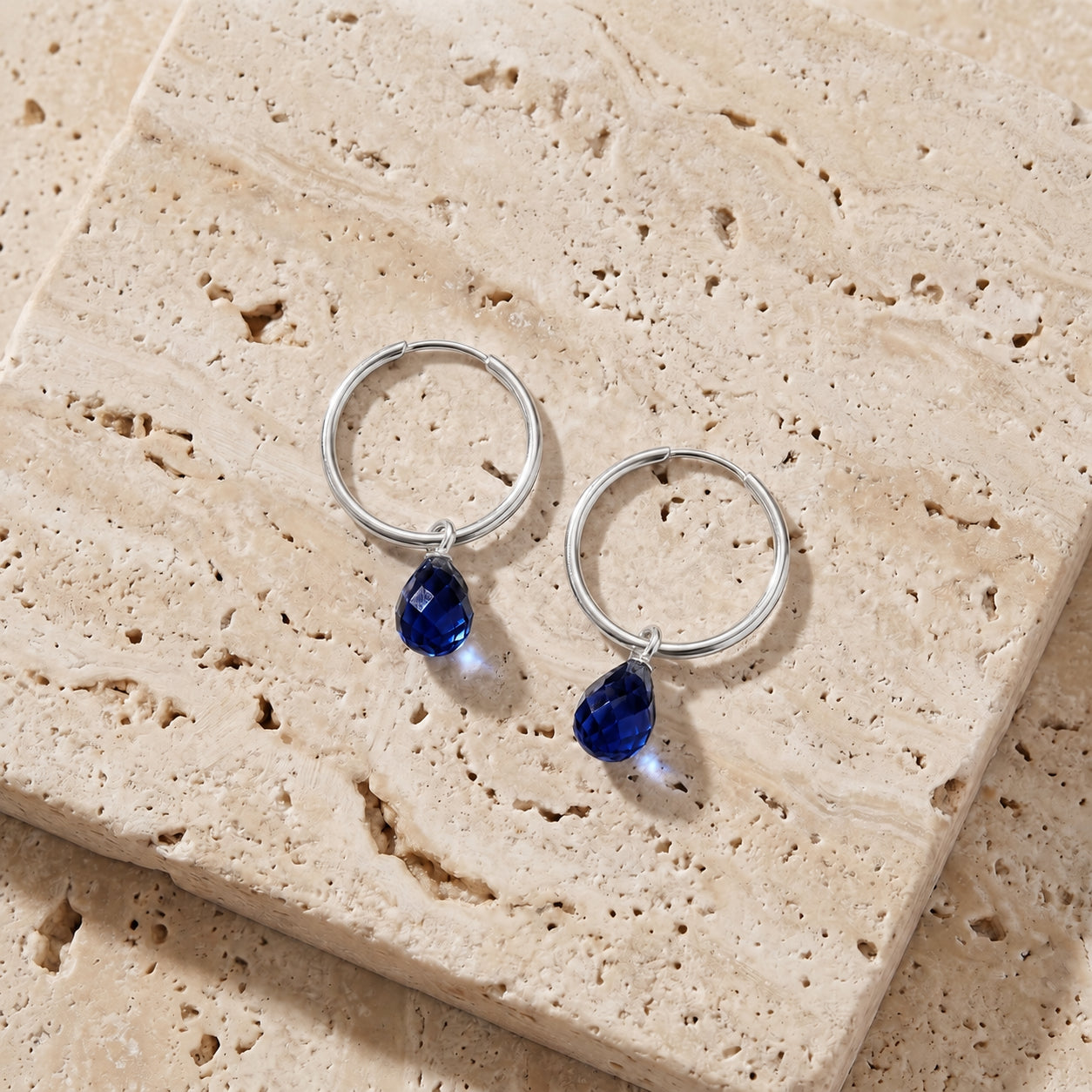 White Gold Earrings Emerald 10K — Marisa