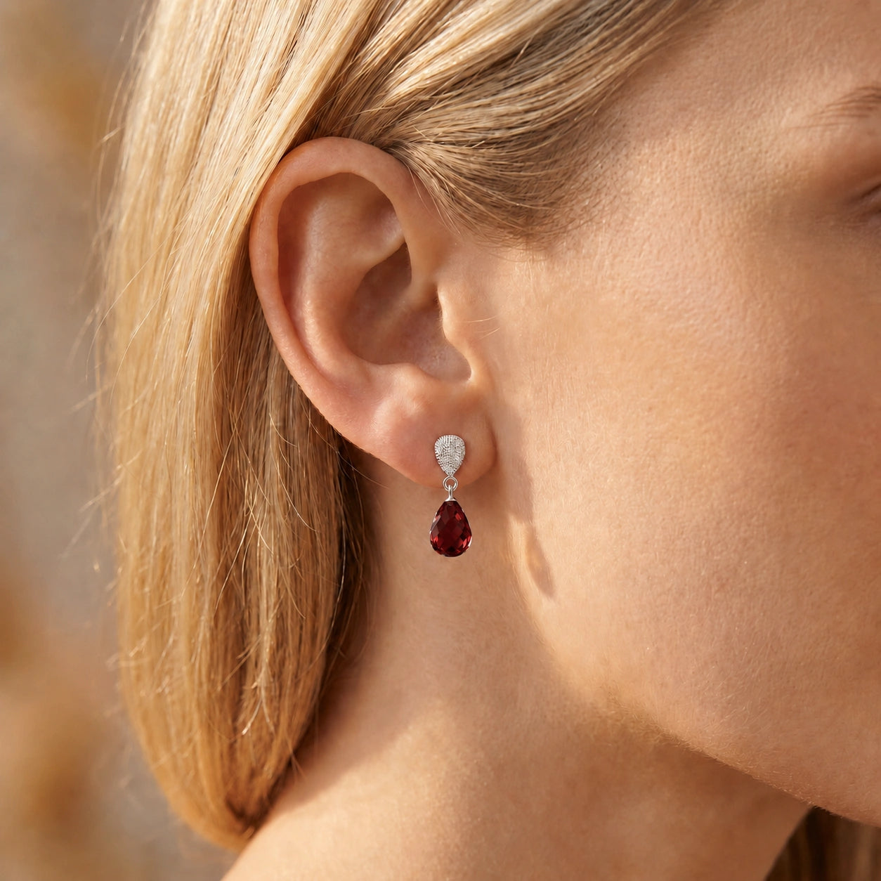 White Gold Earrings Garnet 10K — Enrichetta