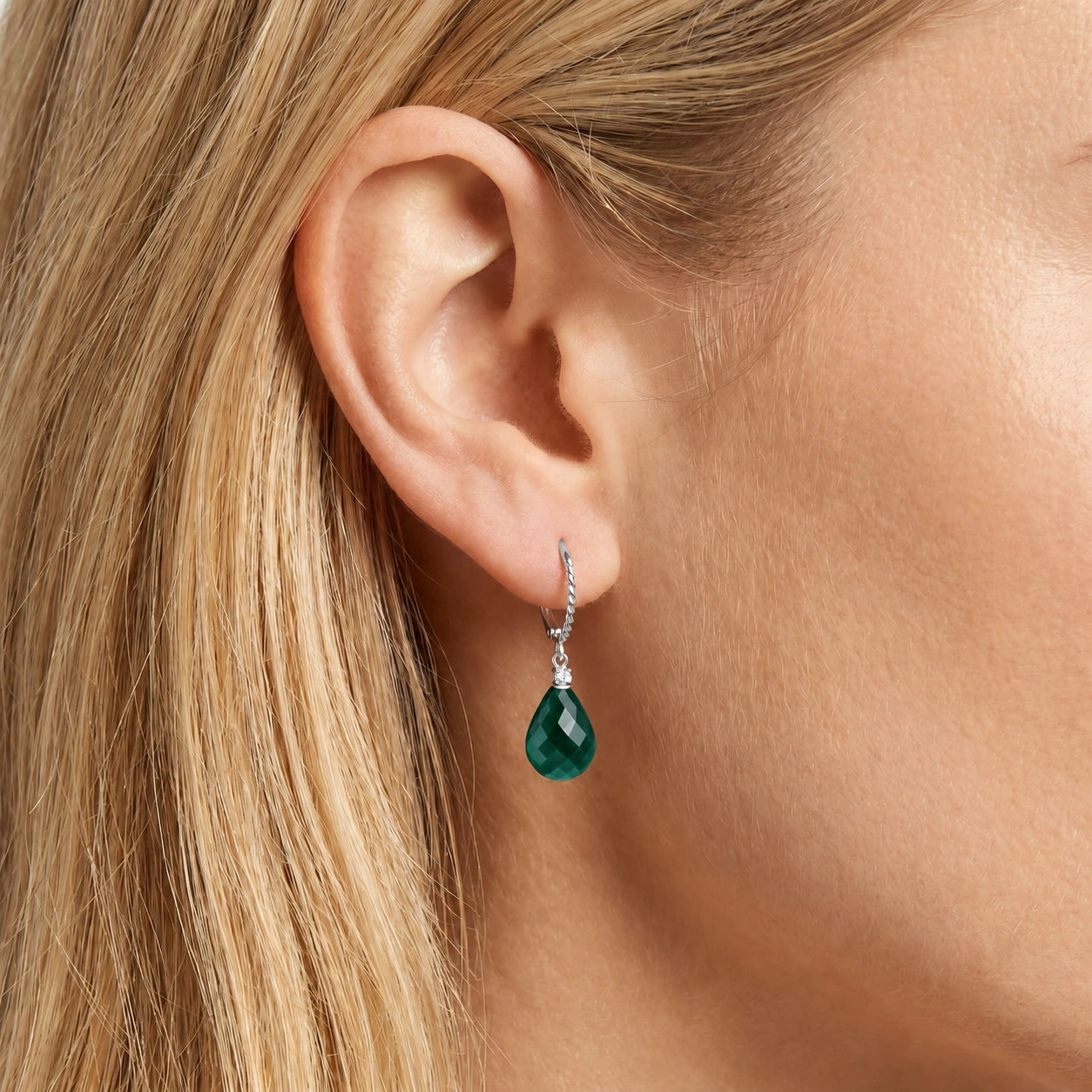 White Gold Emerald & Diamond — Mariaelena