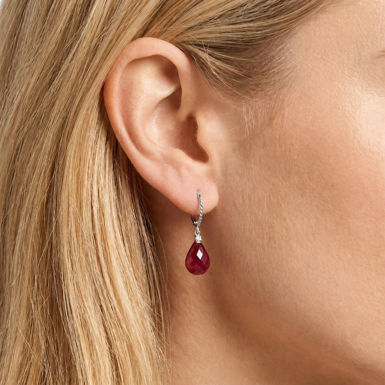 White Gold Ruby & Diamond — Mariaelena