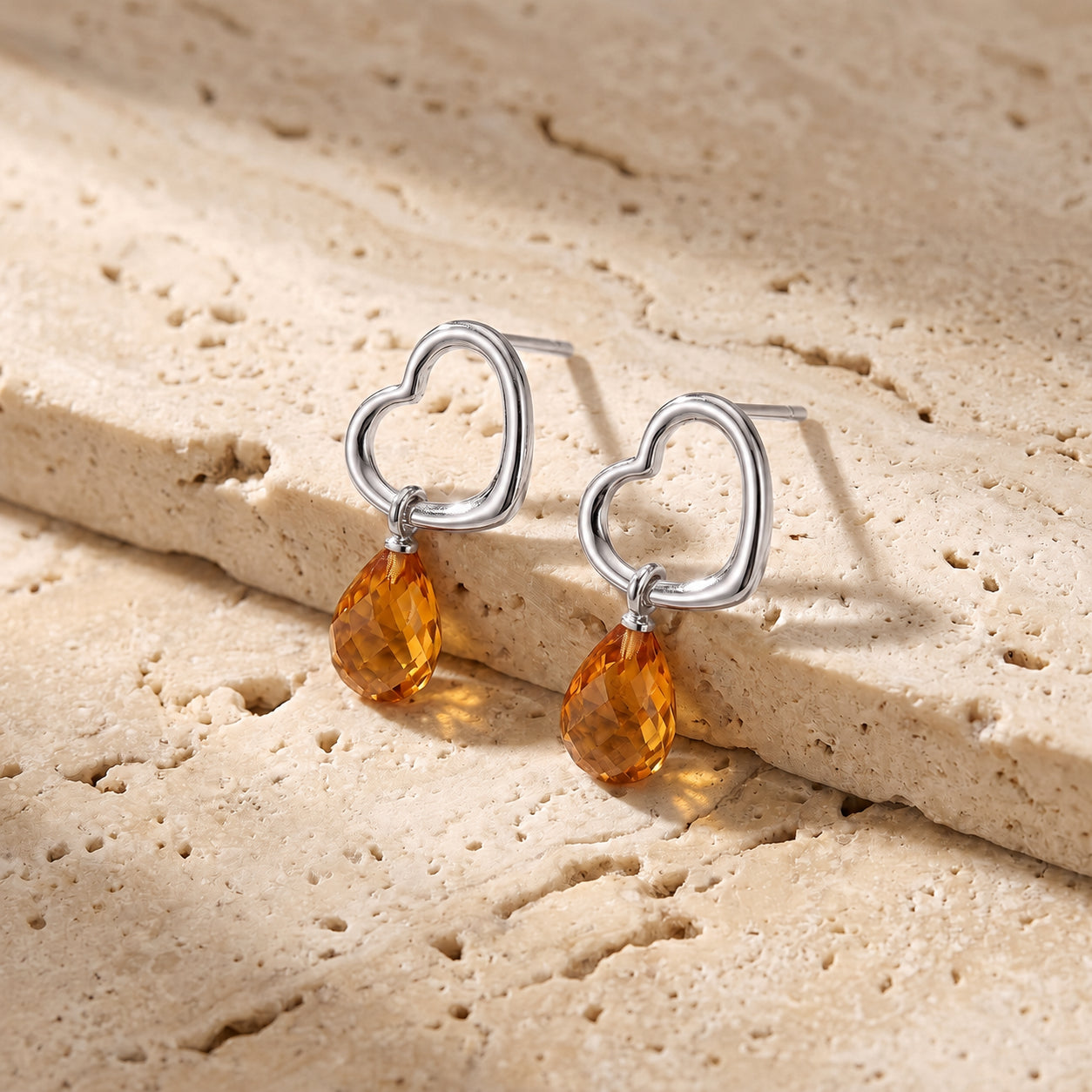 White Gold Earrings Garnet 10K — Fiordaliso