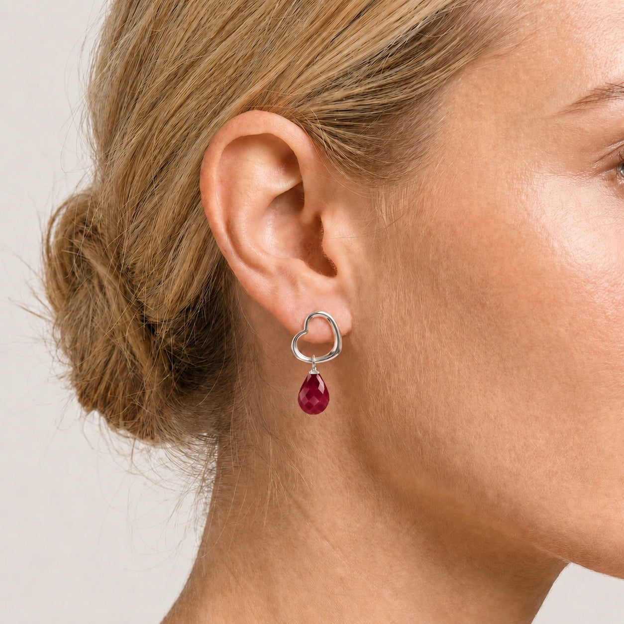 White Gold Earrings Ruby 10K — Fiordaliso