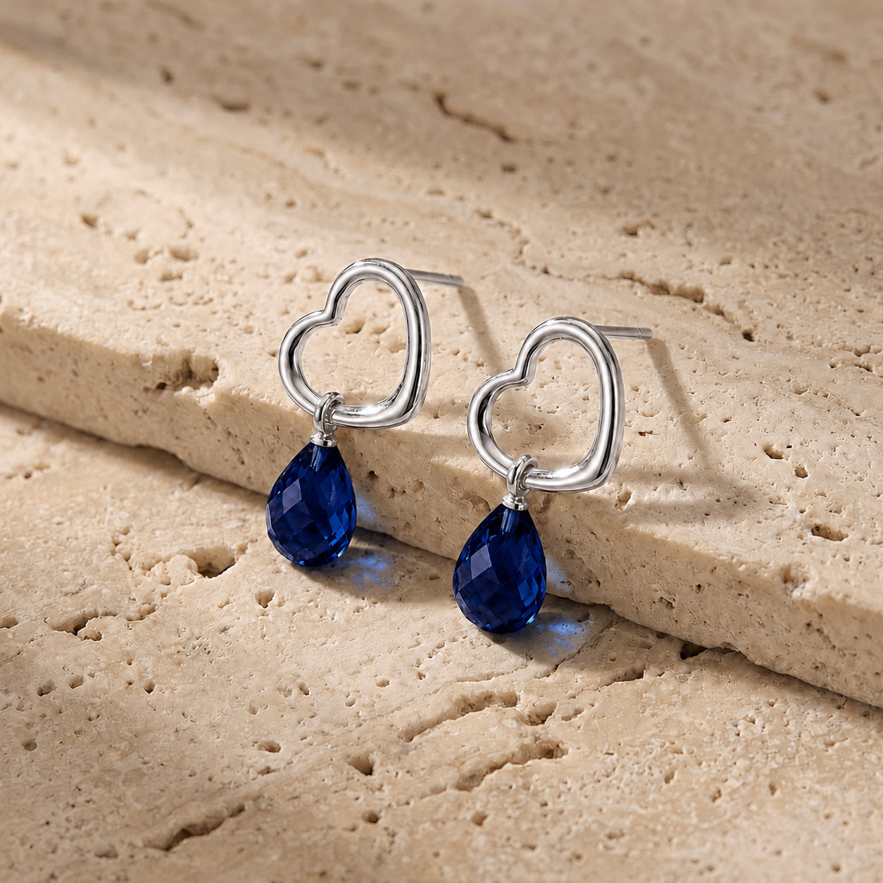 White Gold Earrings Emerald 10K — Fiordaliso