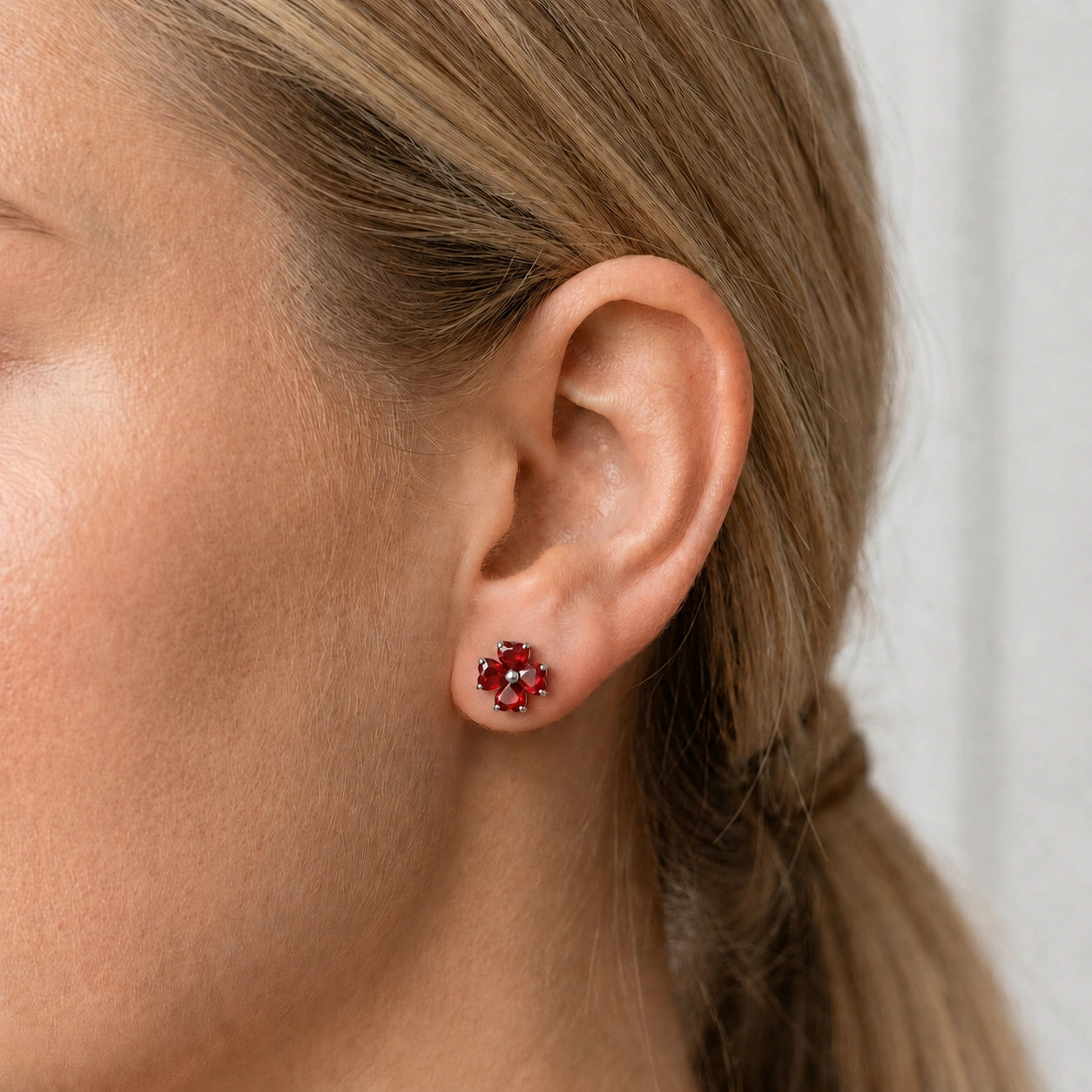 White Gold Garnet — Mariaemerenziana