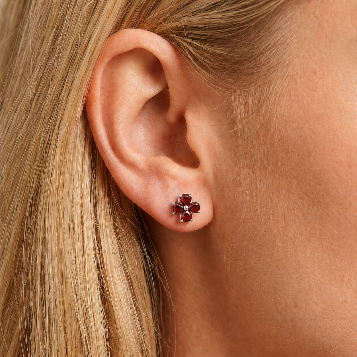 White Gold Garnet — Mariaemerenziana