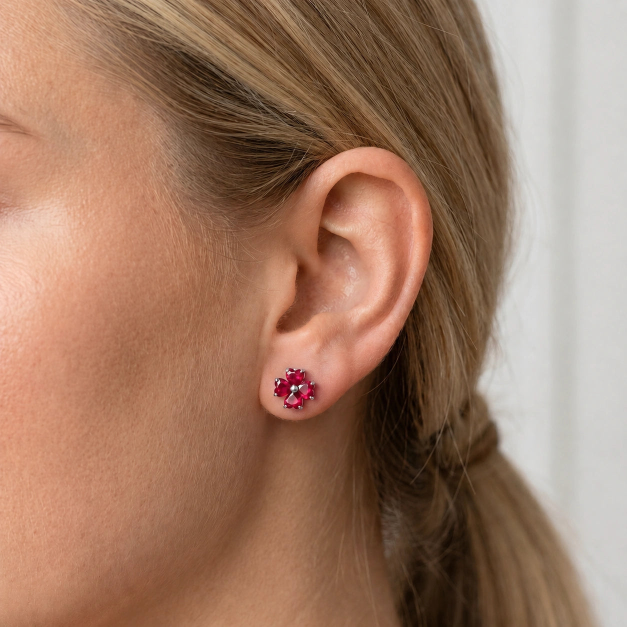 White Gold Ruby — Mariaemerenziana