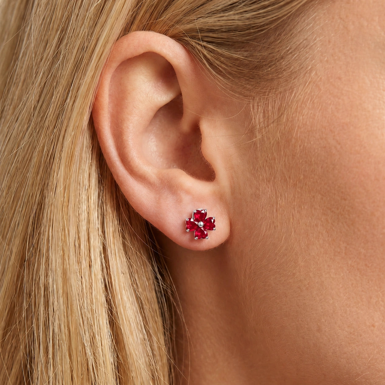 White Gold Ruby — Mariaemerenziana