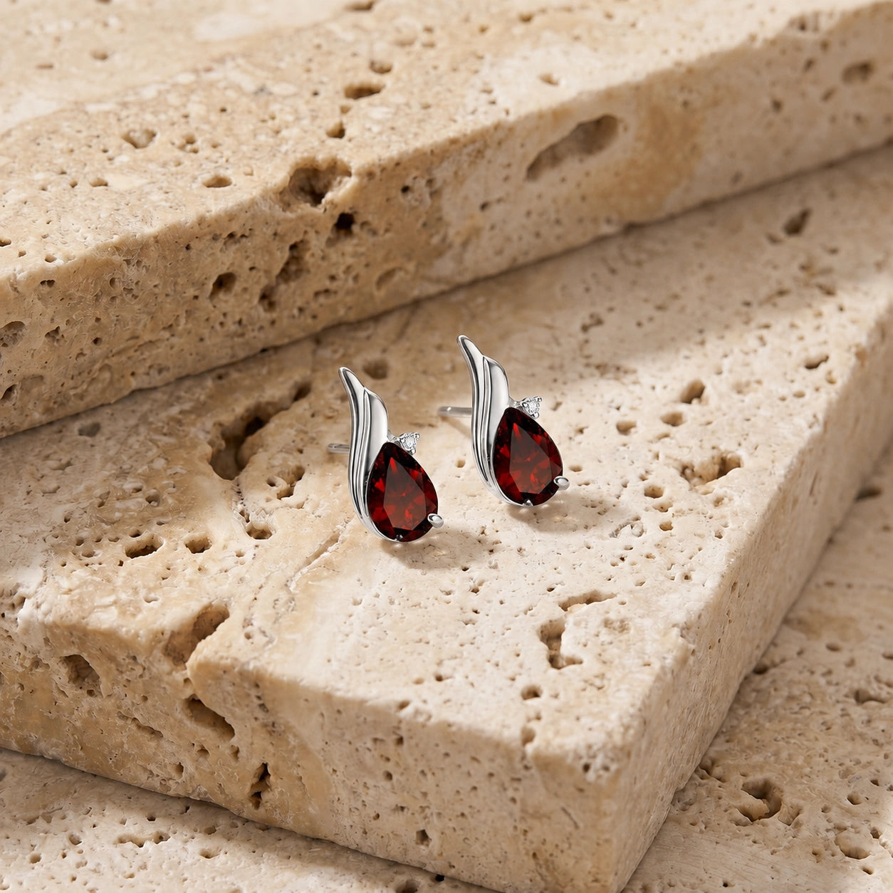White Gold Garnet & Diamond — Mariaenrica