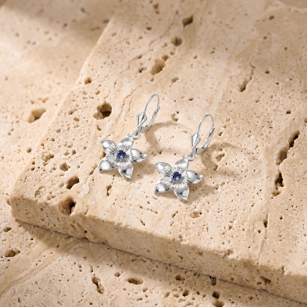 White Gold Sapphire — Mariaernesta