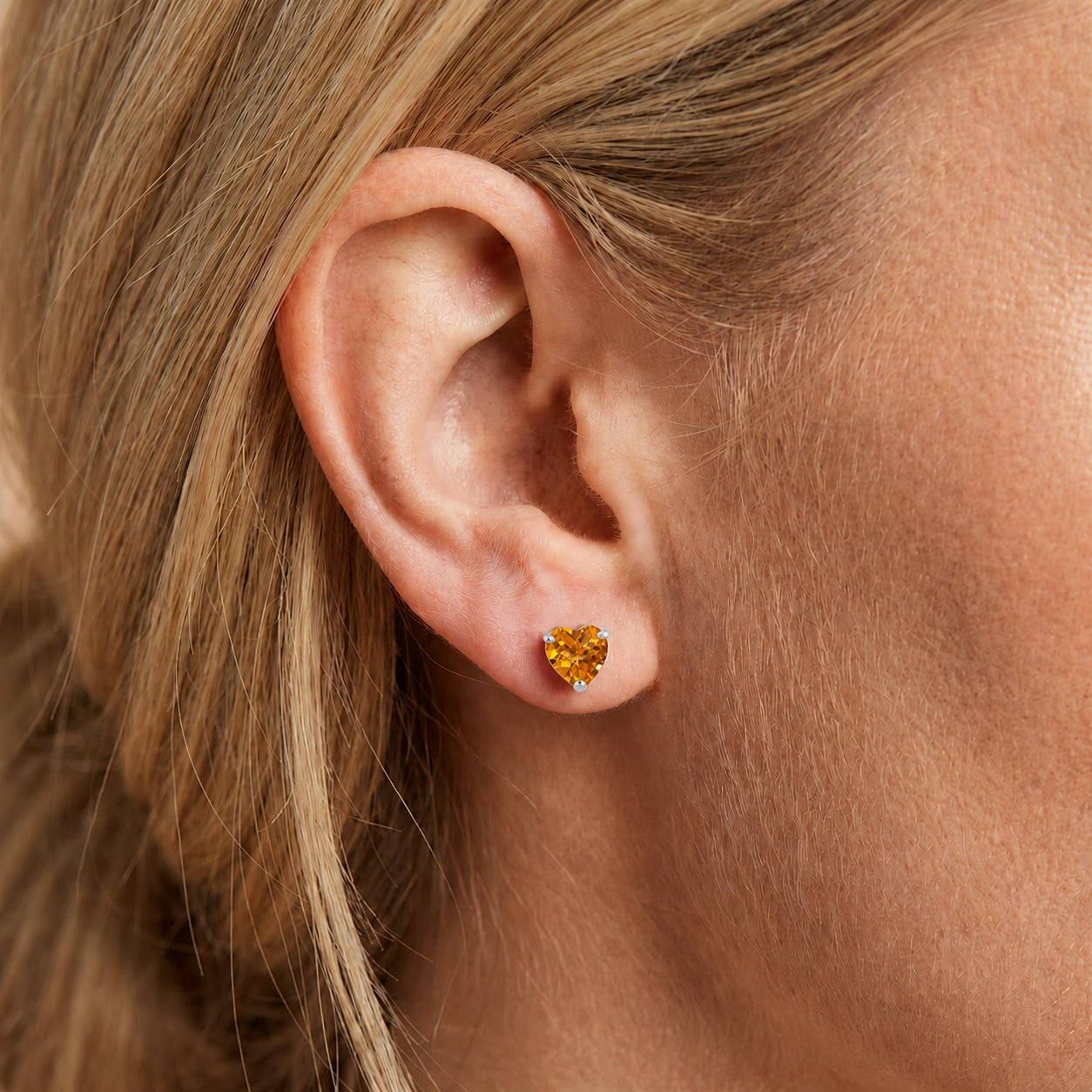 White Gold Grace Earrings Garnet 10K — Minerva