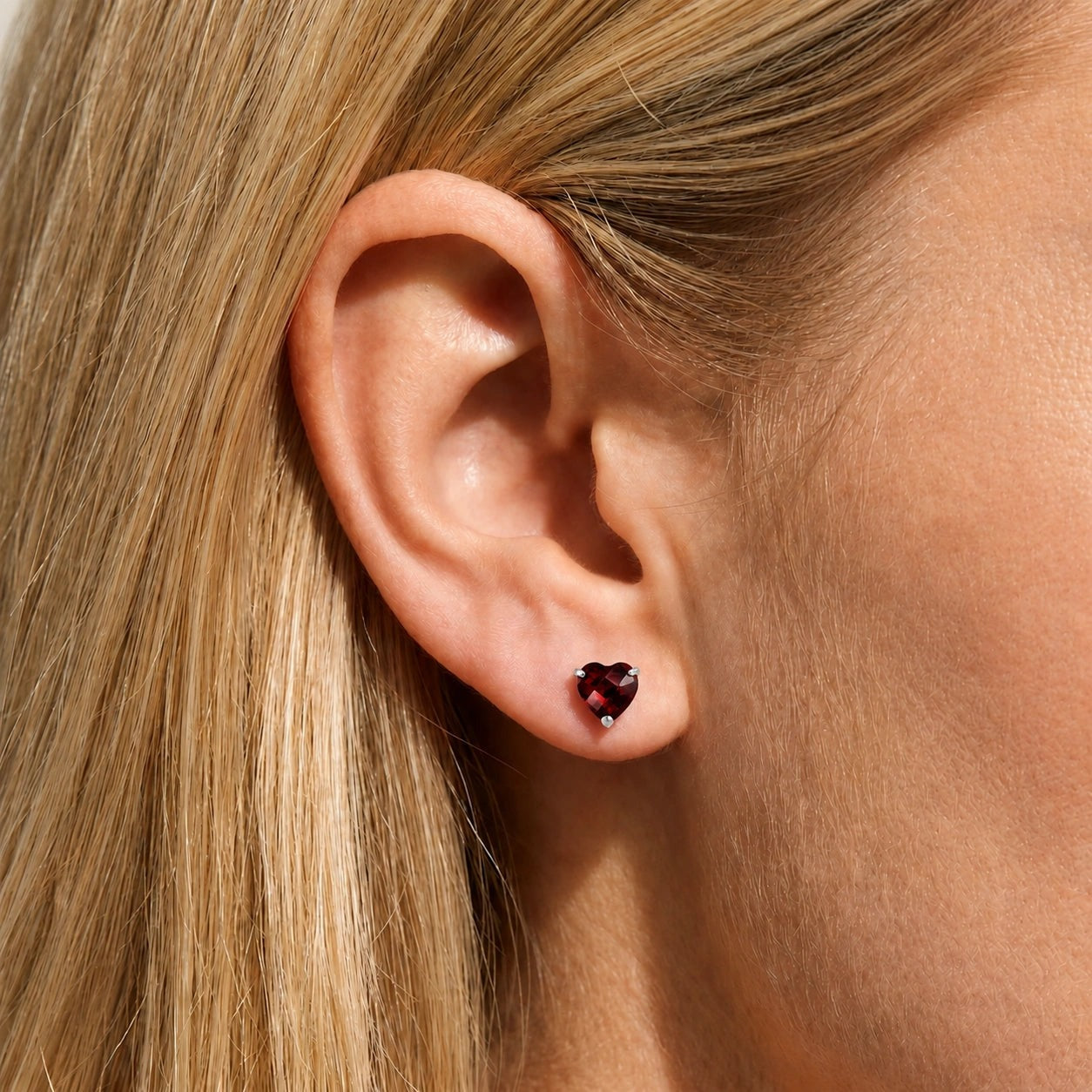 White Gold Grace Earrings Garnet 10K — Minerva
