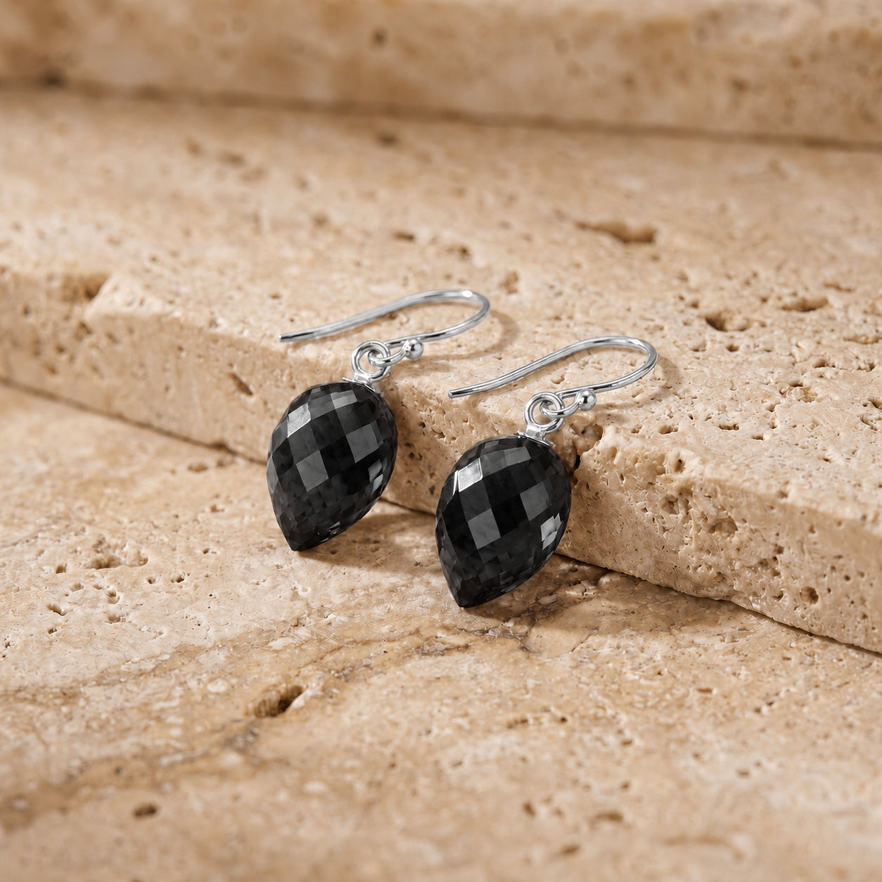 White Gold Earrings Sapphire 10K — Camilla