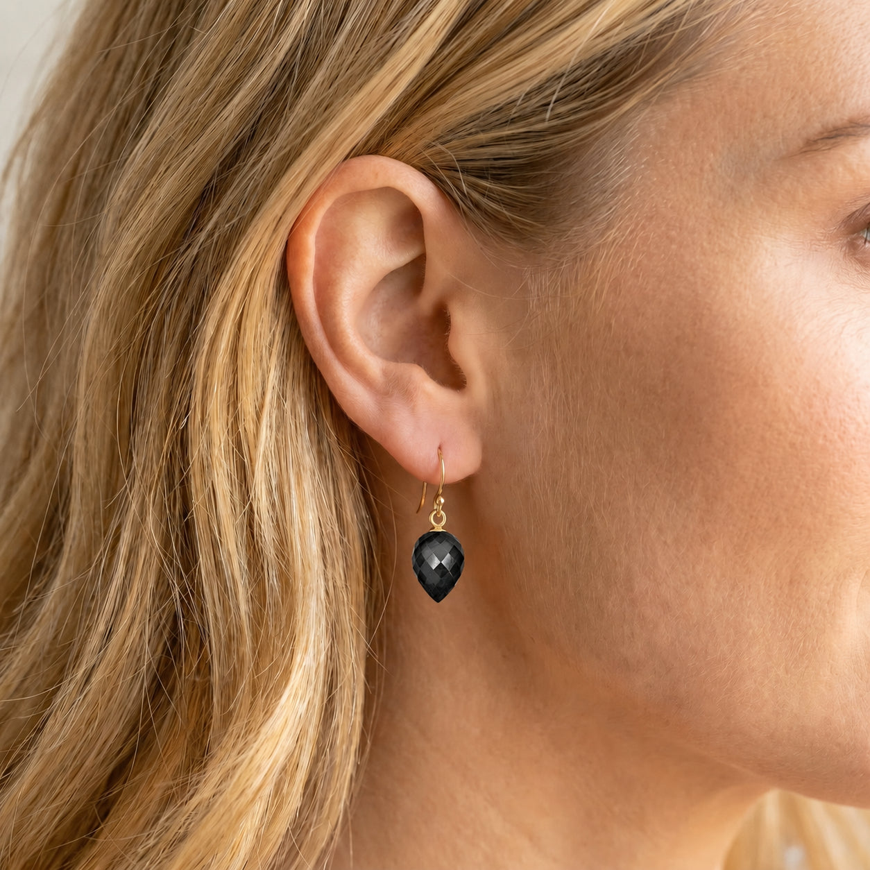 Yellow Gold Earrings Sapphire 10K — Camilla