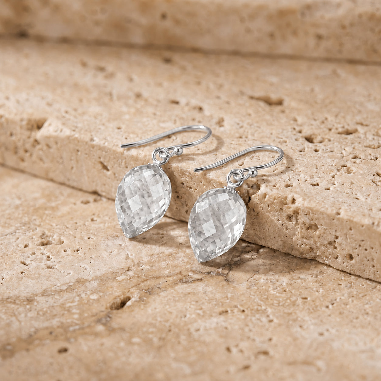 White Gold Earrings Emerald 10K — Camilla