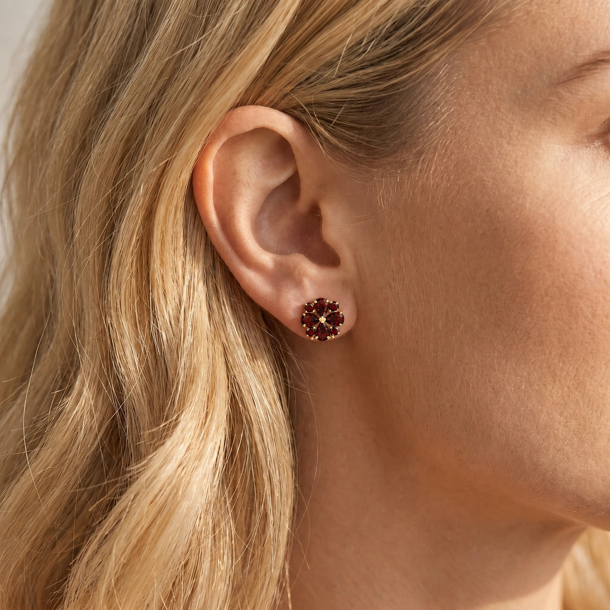Yellow Gold Grace Earrings Garnet 10K — Eliana