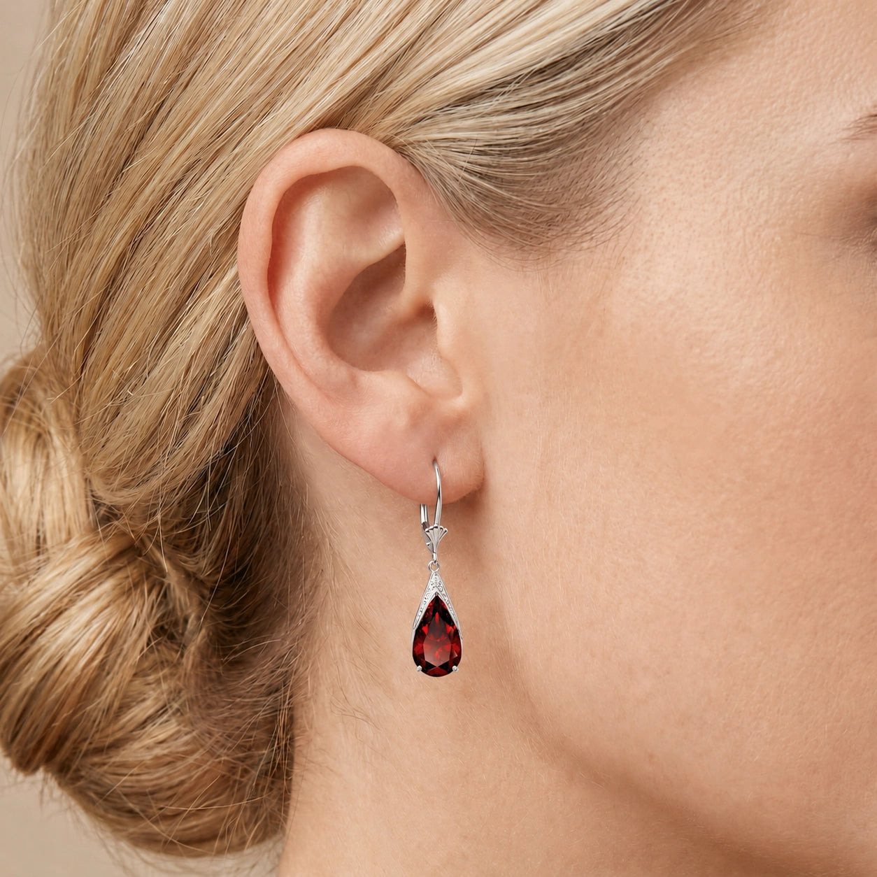 White Gold Garnet — Mariaeusebia