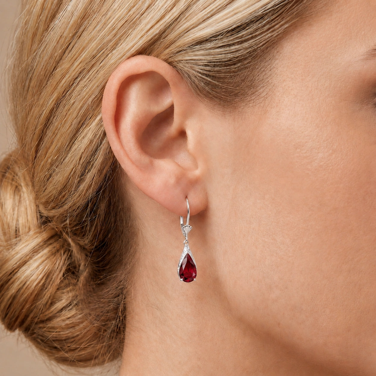 White Gold Ruby — Mariaeusebia
