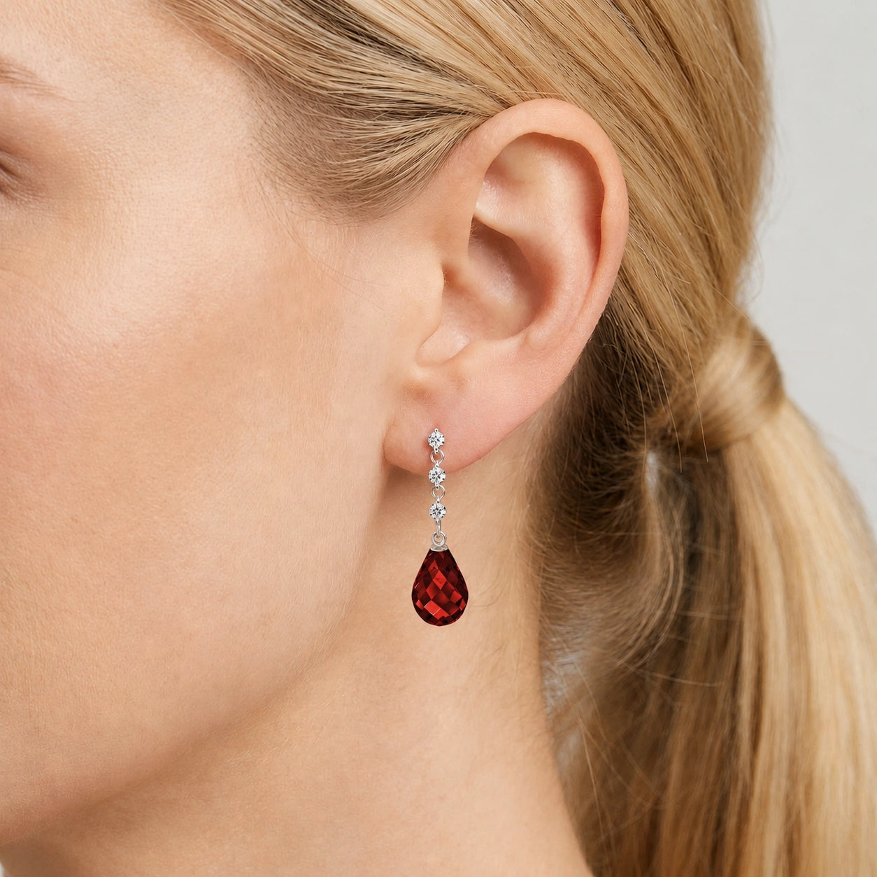 White Gold Diamond & Garnet — Mariafausta