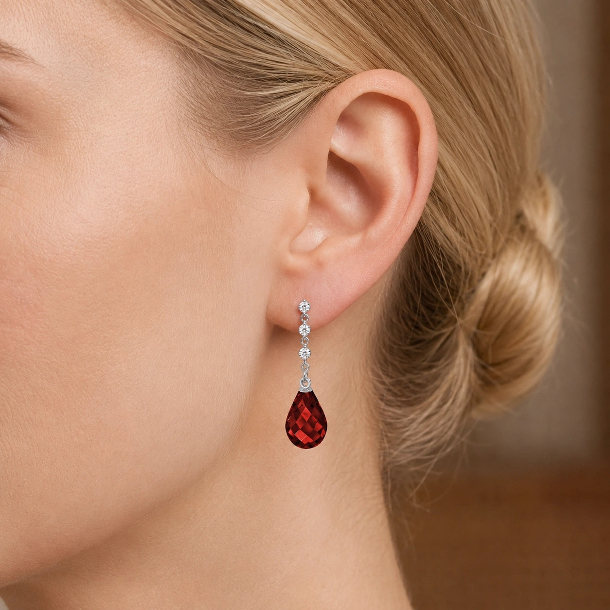 White Gold Diamond & Garnet — Mariafausta