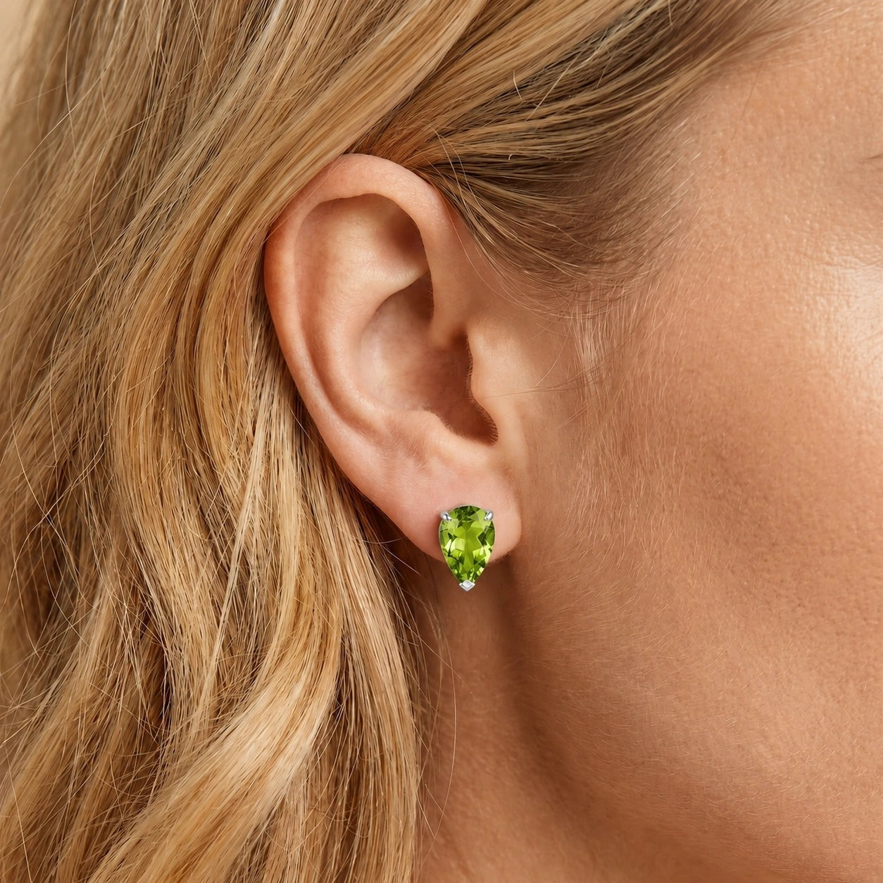 White Gold Grace Earrings Peridot 10K — Elisabetta