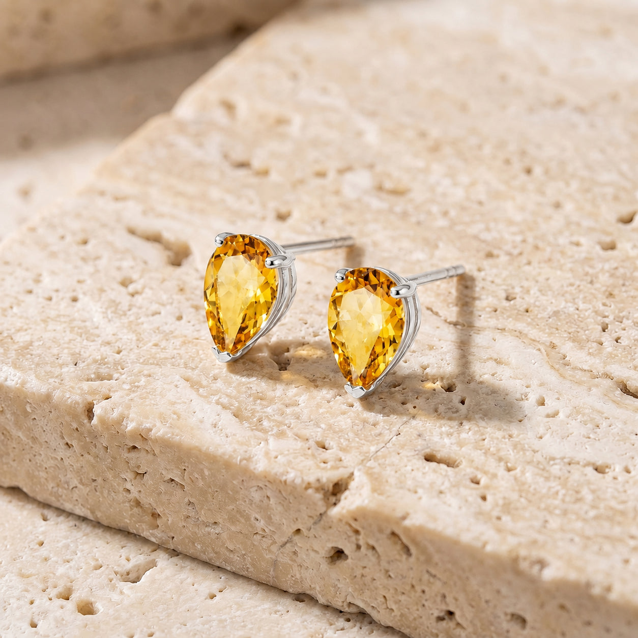White Gold Grace Earrings Garnet 10K — Elisabetta