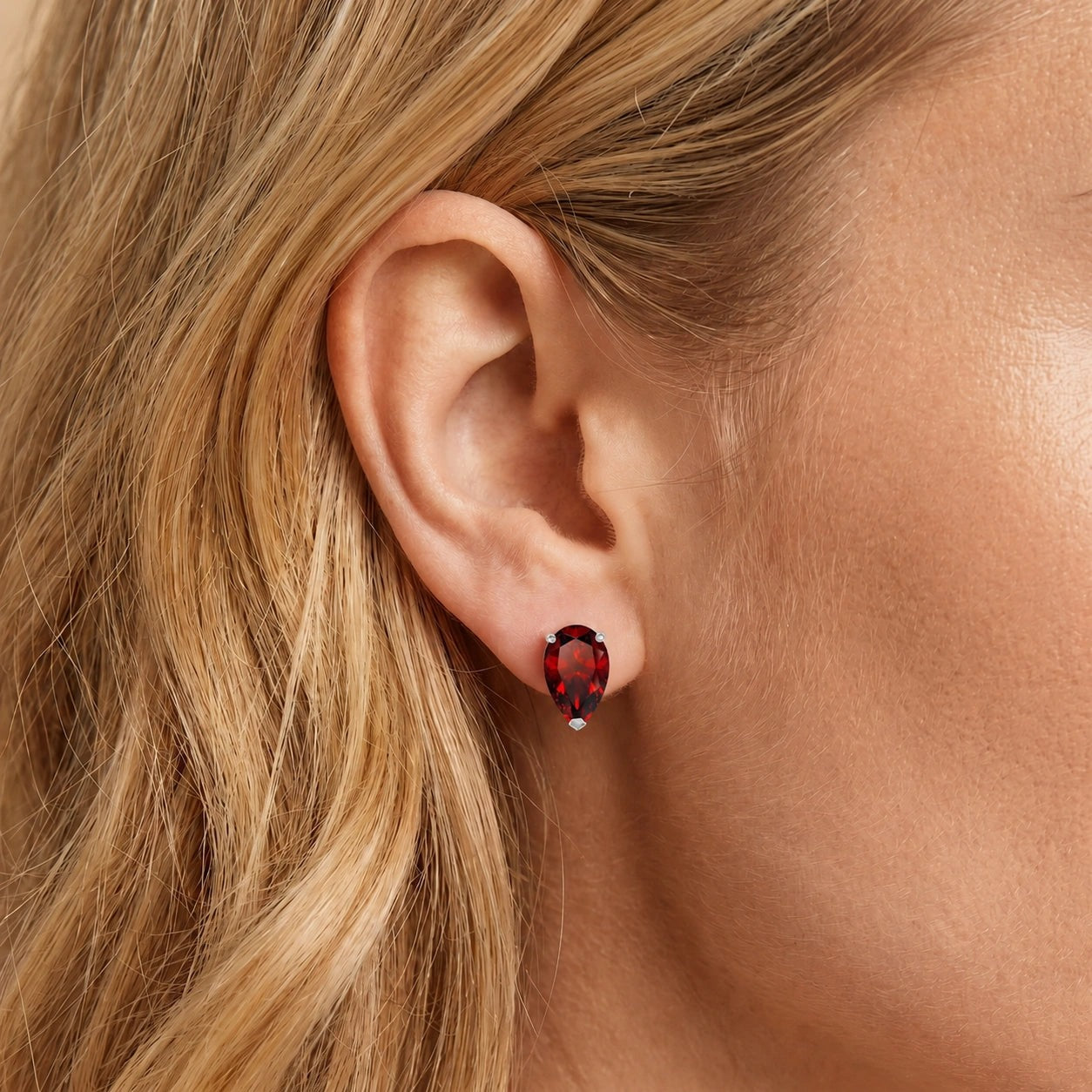 White Gold Grace Earrings Garnet 10K — Elisabetta