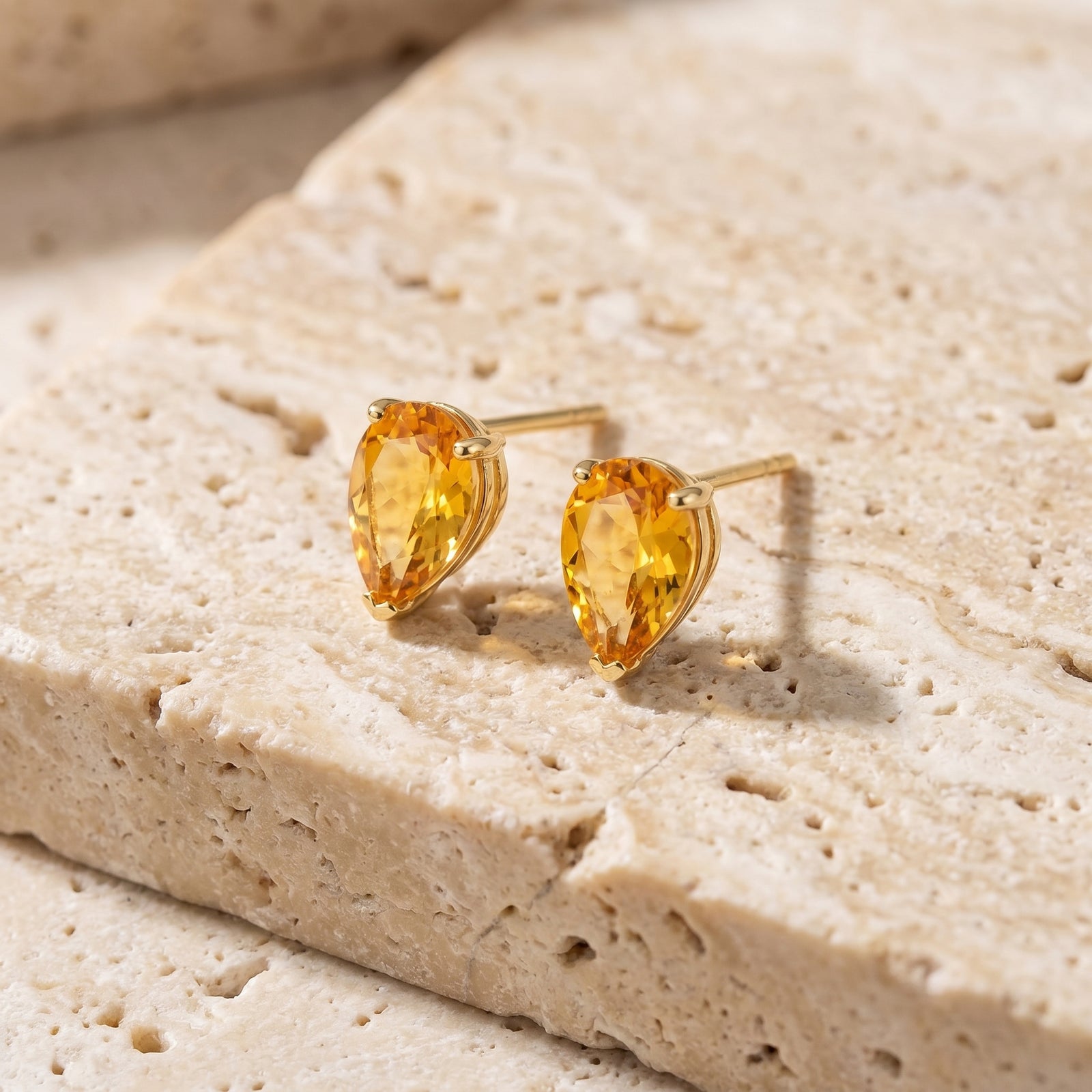 Yellow Gold Grace Earrings Garnet 10K — Elisabetta
