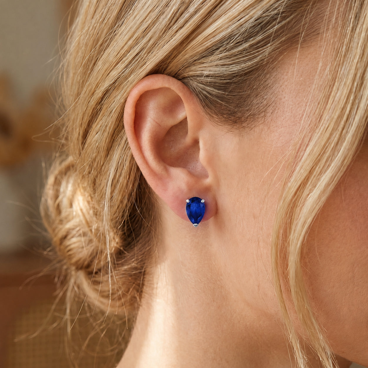 White Gold Grace Earrings Emerald 10K — Elisabetta