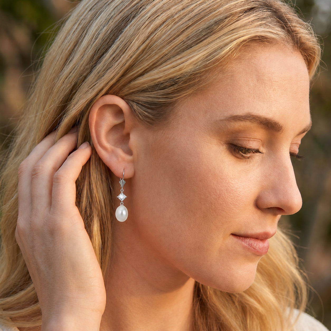 White Gold Petal Earrings Pearl 10K — Fabiola