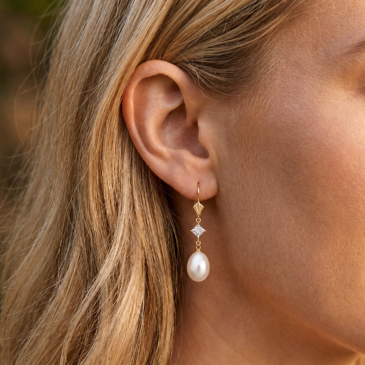 Yellow Gold Petal Earrings Pearl 10K — Fabiola