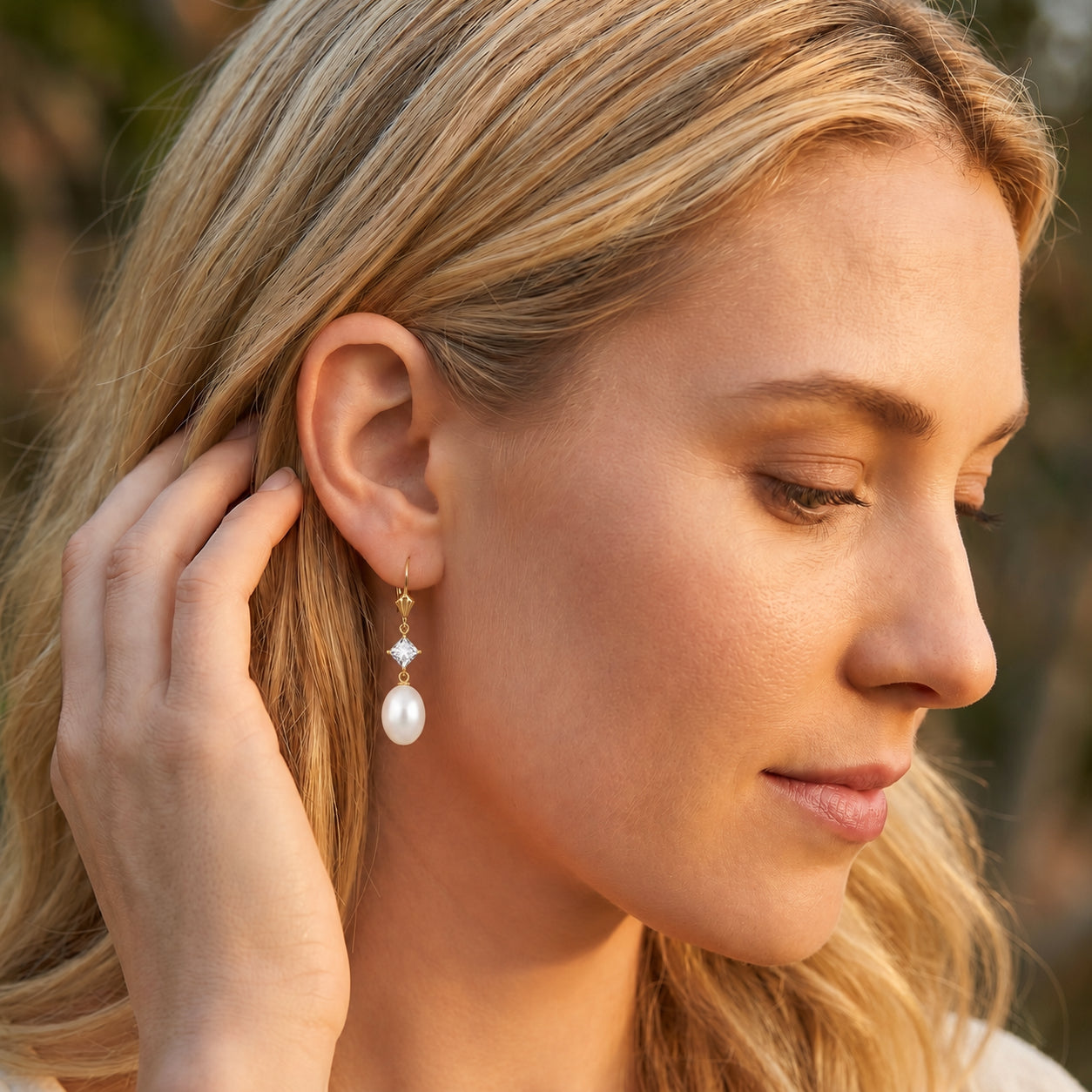 Yellow Gold Petal Earrings Pearl 10K — Fabiola