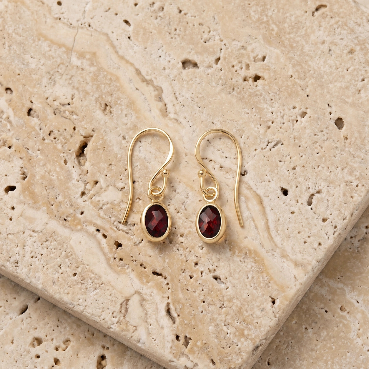 Yellow Gold Earrings Garnet 10K — Dalia