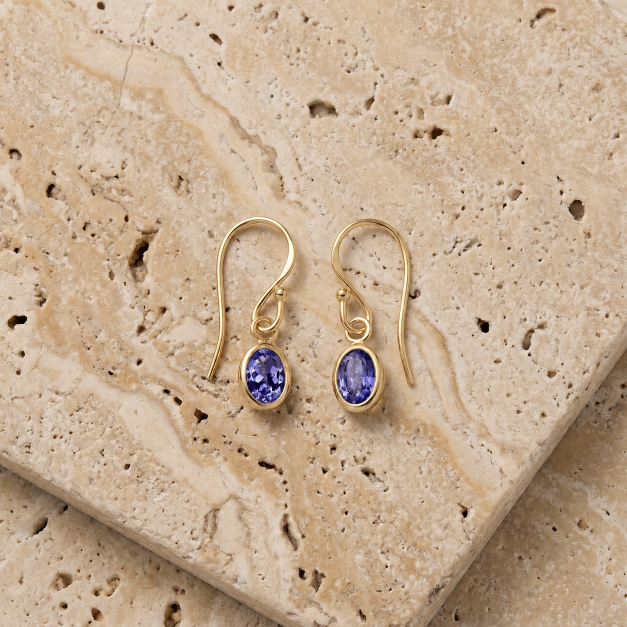 Yellow Gold Earrings Emerald 10K — Dalia