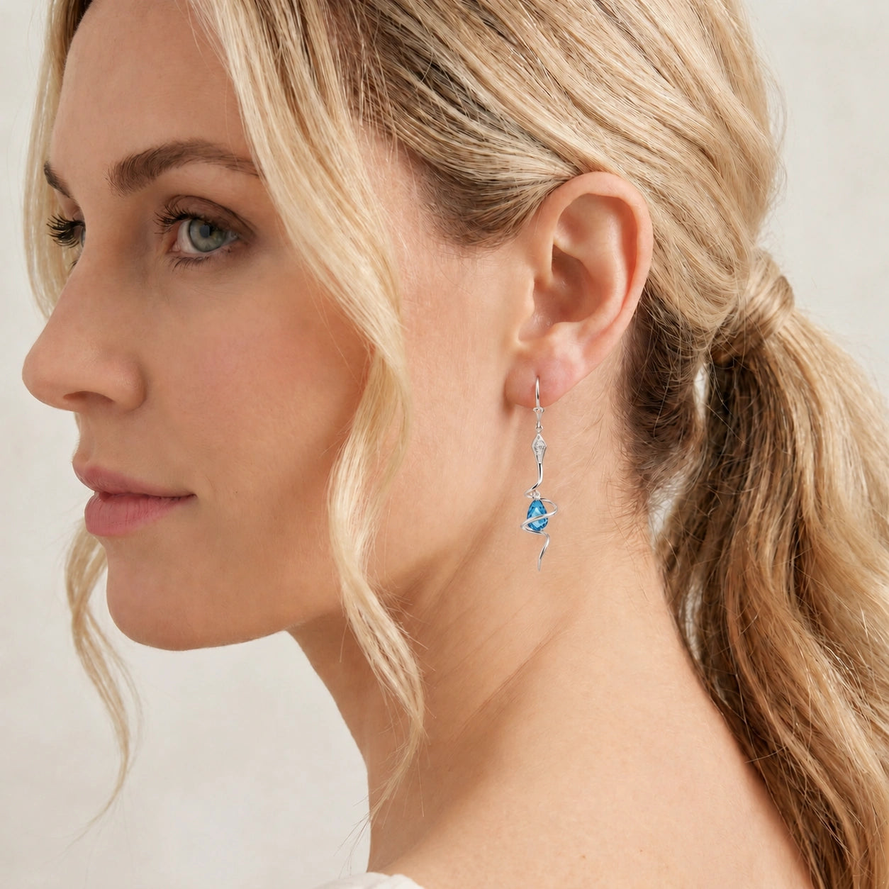 White Gold Blue Topaz & Diamond — Mariafioretta