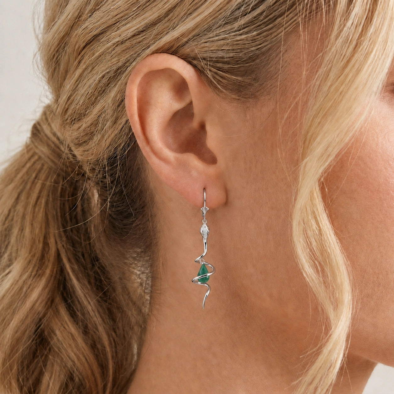 White Gold Earrings Green Sapphire 10K — Gioia