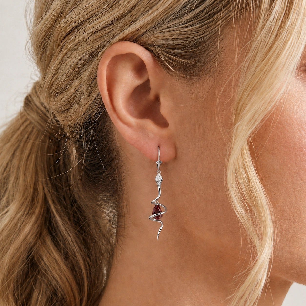 White Gold Earrings Garnet 10K — Gioia