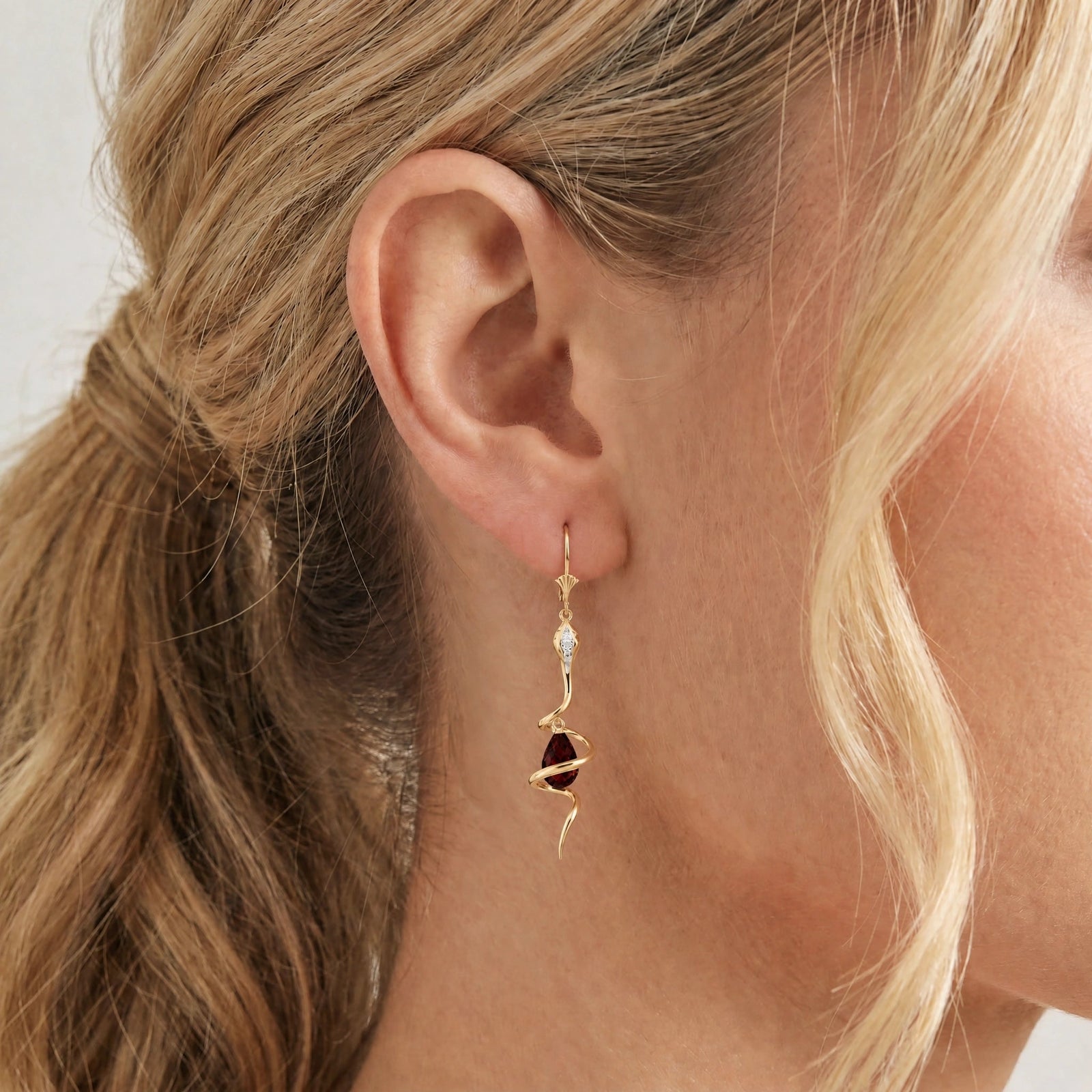 Yellow Gold Earrings Garnet 10K — Gioia