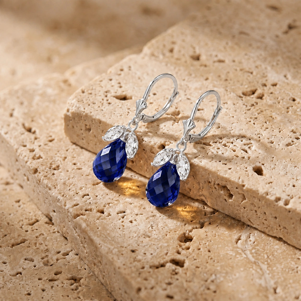 White Gold Belle Earrings Emerald 10K — Italia